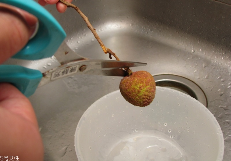 切好的水果怎么不變色 怎么讓水果不變色 切好的水果怎么不變色 怎么讓水果不變色