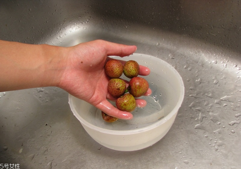 切好的水果怎么不變色 怎么讓水果不變色 切好的水果怎么不變色 怎么讓水果不變色