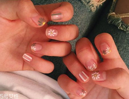 夏季美甲圖片2018款式 韓國(guó)范顯手白的美甲顏色圖片 夏季美甲圖片2018款式 韓國(guó)范顯手白的美甲顏色圖片