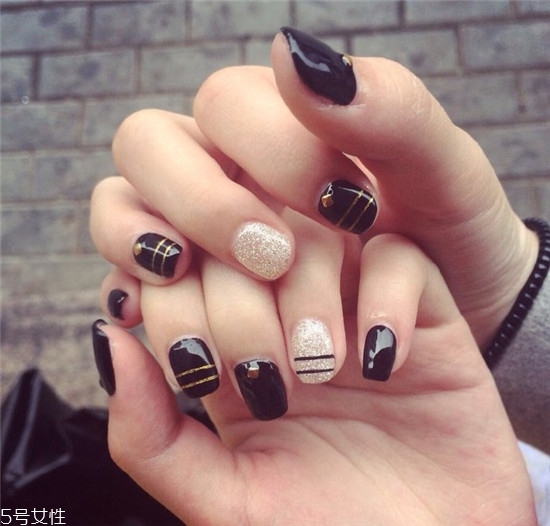 2022最流行的美甲什么顏色 2022簡(jiǎn)約大氣的美甲圖片 2022最流行的美甲什么顏色 2022簡(jiǎn)約大氣的美甲圖片