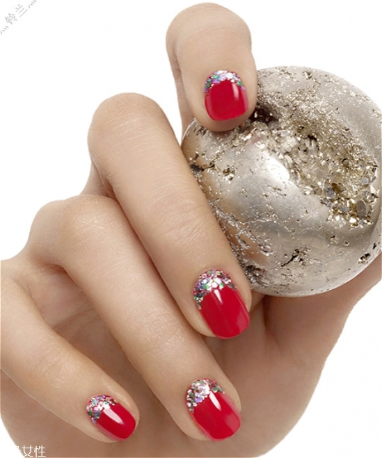 什么美甲顯手白又修長 氣質花朵美甲具體步驟 什么美甲顯手白又修長 氣質花朵美甲具體步驟