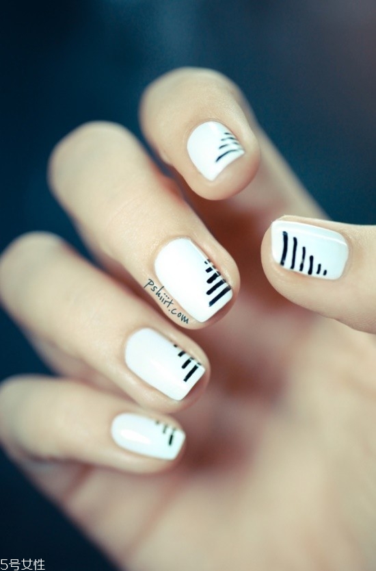 什么美甲顯手白又修長 氣質花朵美甲具體步驟 什么美甲顯手白又修長 氣質花朵美甲具體步驟