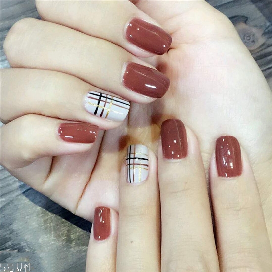 什么美甲顯手白又修長 氣質花朵美甲具體步驟 什么美甲顯手白又修長 氣質花朵美甲具體步驟