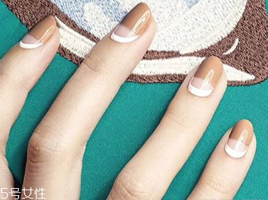 2022適合春天的指甲油 小心使用珠光指甲油 2022適合春天的指甲油 小心使用珠光指甲油