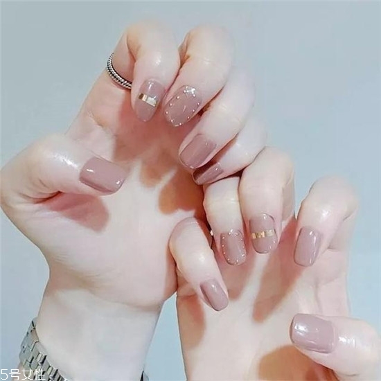 2022最流行的美甲什么顏色 2022簡(jiǎn)約大氣的美甲圖片 2022最流行的美甲什么顏色 2022簡(jiǎn)約大氣的美甲圖片