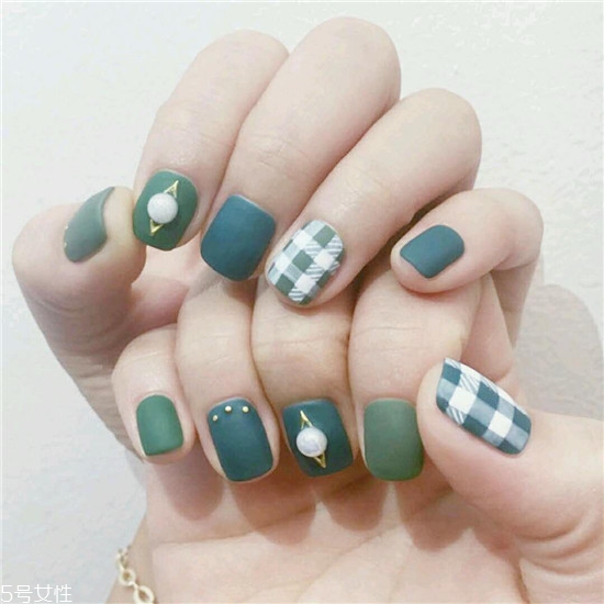 什么美甲顯手白又修長 氣質花朵美甲具體步驟 什么美甲顯手白又修長 氣質花朵美甲具體步驟