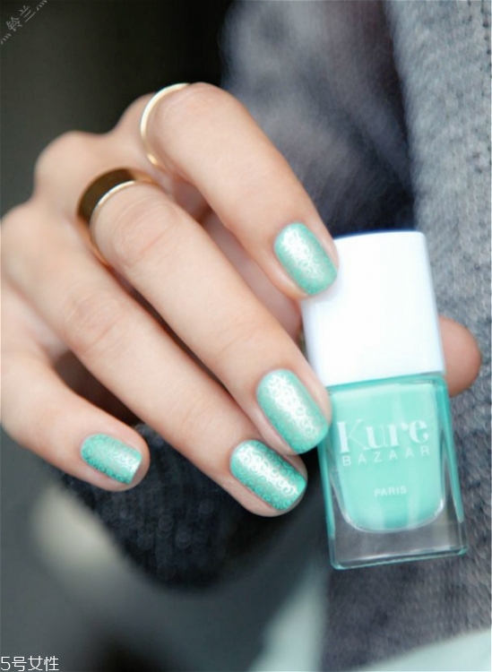 什么美甲顯手白又修長 氣質花朵美甲具體步驟 什么美甲顯手白又修長 氣質花朵美甲具體步驟