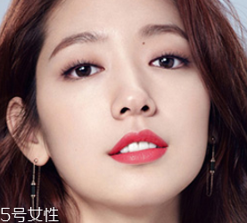口紅筆哪個(gè)顏色好看？要根據(jù)膚色來選色號(hào)