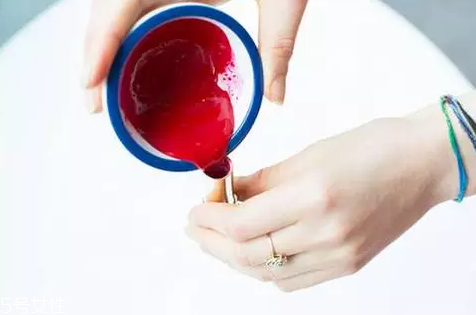 口紅融化了可以放冰箱嗎？冰凍3小時(shí)即可恢復(fù)