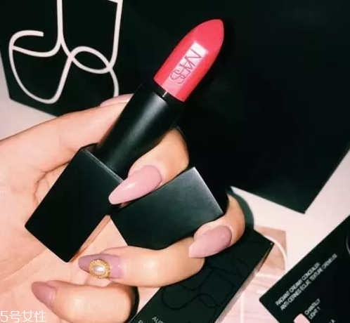 口紅融化了可以放冰箱嗎？冰凍3小時(shí)即可恢復(fù)