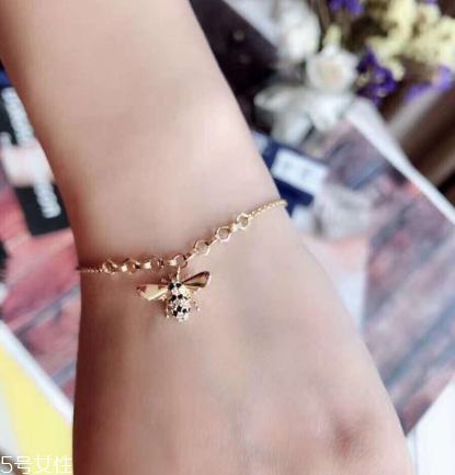 施華洛世奇小蜜蜂手鏈?zhǔn)鞘裁床馁|(zhì)？