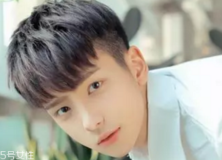 男士怎么樣設(shè)計發(fā)型好看？4款帥氣穩(wěn)重發(fā)型