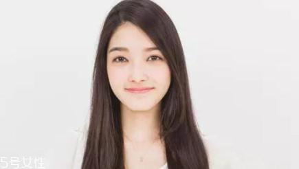 扎發(fā)型的多種扎法 3種簡單扎發(fā)優(yōu)雅又減齡 扎發(fā)型的多種扎法 3種簡單扎發(fā)優(yōu)雅又減齡