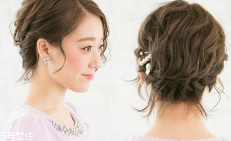 扎發(fā)型的多種扎法 3種簡單扎發(fā)優(yōu)雅又減齡 扎發(fā)型的多種扎法 3種簡單扎發(fā)優(yōu)雅又減齡