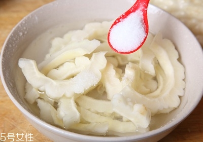 苦瓜怎么去苦味 苦瓜去苦味的方法 苦瓜怎么去苦味 苦瓜去苦味的方法