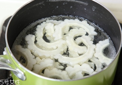 苦瓜怎么去苦味 苦瓜去苦味的方法 苦瓜怎么去苦味 苦瓜去苦味的方法