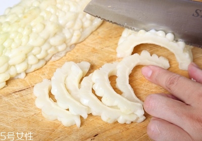 苦瓜怎么去苦味 苦瓜去苦味的方法 苦瓜怎么去苦味 苦瓜去苦味的方法