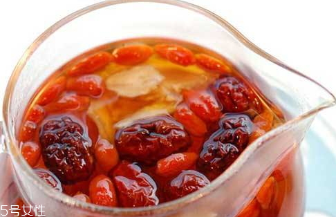 黃芪可以和紅棗一起泡水嗎 黃芪可以和紅棗一起泡水嗎