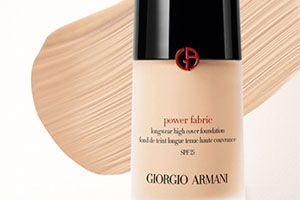 阿瑪尼權(quán)力粉底液怎么樣？阿瑪尼首款高度遮瑕粉底液