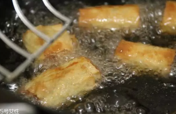 豆腐皮能油炸嗎？火候太猛容易炸糊