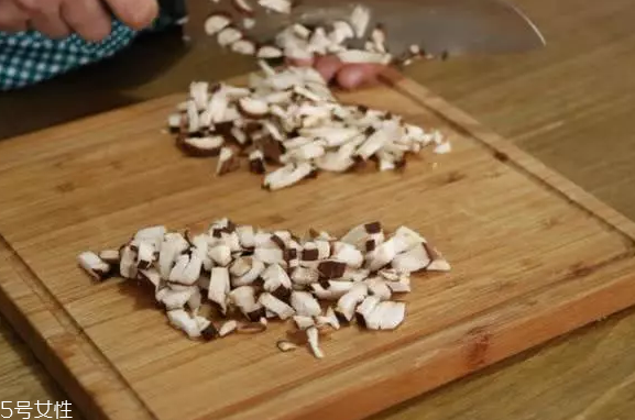 豆腐皮能油炸嗎？火候太猛容易炸糊