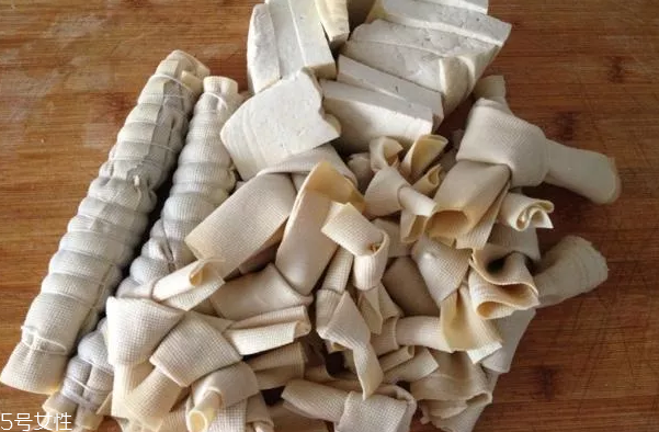 豆腐皮能油炸嗎？火候太猛容易炸糊