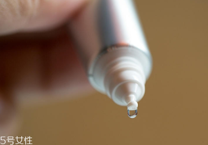 樂(lè)敦CC能涂在痘痘上嗎？痘痘與痘印均能改善