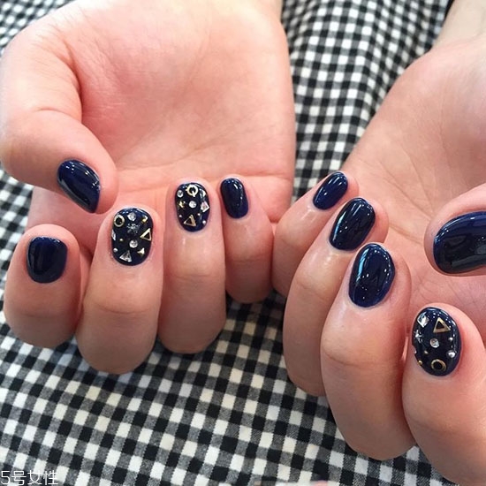 深色美甲圖片2022款式 美甲圖片2022款式顯氣質(zhì) 深色美甲圖片2022款式 美甲圖片2022款式顯氣質(zhì)