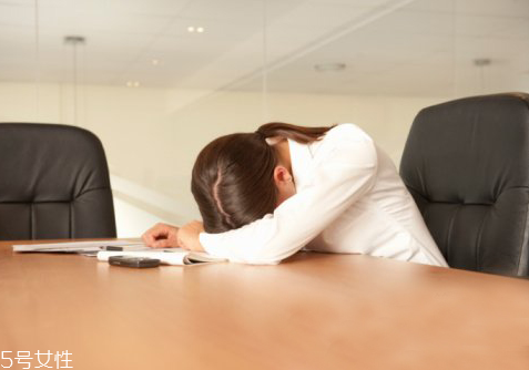 美瞳睡覺忘摘了會怎么樣 美瞳不宜過長時(shí)間佩戴 美瞳睡覺忘摘了會怎么樣 美瞳不宜過長時(shí)間佩戴