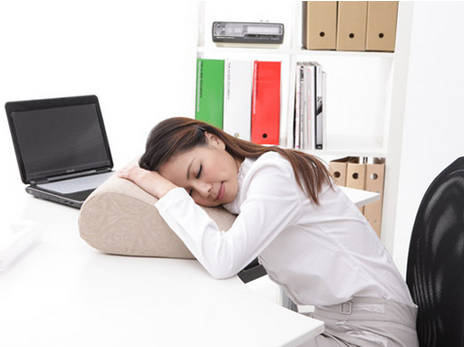 美瞳睡覺忘摘了會怎么樣 美瞳不宜過長時(shí)間佩戴 美瞳睡覺忘摘了會怎么樣 美瞳不宜過長時(shí)間佩戴