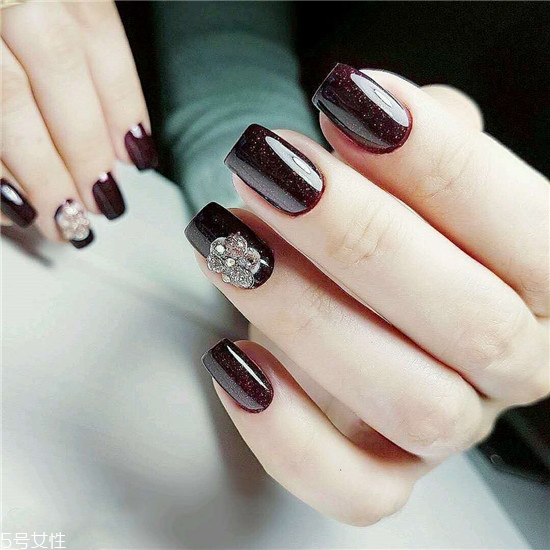 深色美甲圖片2022款式 美甲圖片2022款式顯氣質(zhì) 深色美甲圖片2022款式 美甲圖片2022款式顯氣質(zhì)
