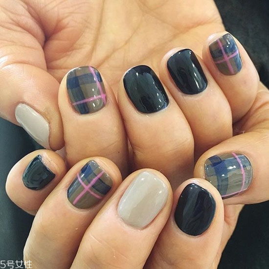 深色美甲圖片2022款式 美甲圖片2022款式顯氣質(zhì) 深色美甲圖片2022款式 美甲圖片2022款式顯氣質(zhì)