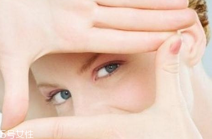 美瞳日拋可以戴兩天嗎 長(zhǎng)時(shí)間的戴美瞳眼睛會(huì)缺氧 美瞳日拋可以戴兩天嗎 長(zhǎng)時(shí)間的戴美瞳眼睛會(huì)缺氧