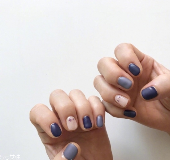 美甲圖片2022新款式純色跳色 簡約又時尚 美甲圖片2022新款式純色跳色 簡約又時尚
