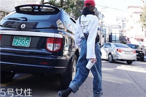 牛仔褲穿著掉色怎么辦？輕度掉色是正常的