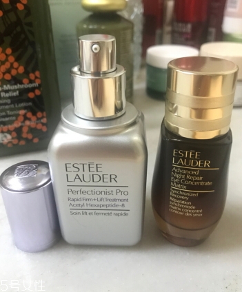 雅詩蘭黛線雕精華和小棕瓶哪個好？一起使用效果佳