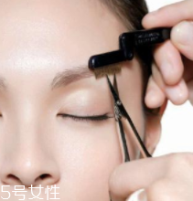 初學(xué)最簡單的修眉方法 快速簡單修出好看的眉形 初學(xué)最簡單的修眉方法 快速簡單修出好看的眉形