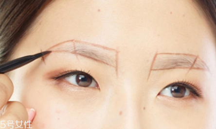 初學(xué)最簡單的修眉方法 快速簡單修出好看的眉形 初學(xué)最簡單的修眉方法 快速簡單修出好看的眉形