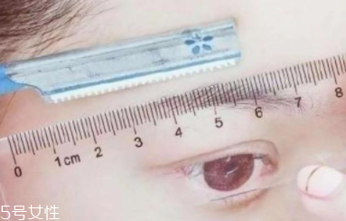 初學(xué)最簡單的修眉方法 快速簡單修出好看的眉形 初學(xué)最簡單的修眉方法 快速簡單修出好看的眉形