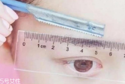 初學(xué)最簡單的修眉方法 快速簡單修出好看的眉形 初學(xué)最簡單的修眉方法 快速簡單修出好看的眉形