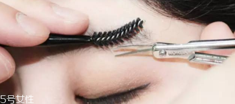初學(xué)最簡單的修眉方法 快速簡單修出好看的眉形 初學(xué)最簡單的修眉方法 快速簡單修出好看的眉形