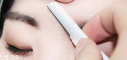 初學(xué)最簡單的修眉方法 快速簡單修出好看的眉形 初學(xué)最簡單的修眉方法 快速簡單修出好看的眉形