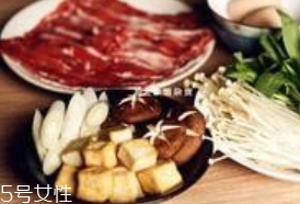 壽喜燒和火鍋的區(qū)別 不僅是日本版的火鍋 壽喜燒和火鍋的區(qū)別 不僅是日本版的火鍋