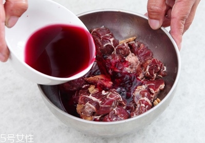 紅酒可以做菜嗎 紅酒入菜的4種方式 紅酒可以做菜嗎 紅酒入菜的4種方式