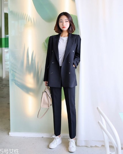 雙排扣西裝怎么搭配？盡顯帥氣女王范兒
