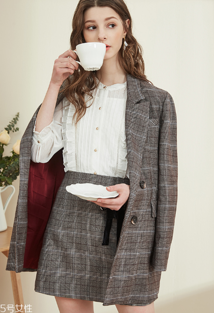 雙排扣西裝怎么搭配？盡顯帥氣女王范兒