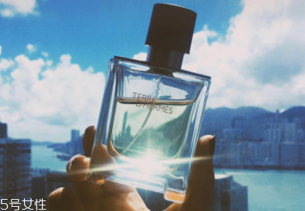 愛馬仕大地香水好聞嗎？香味濃烈卻清新