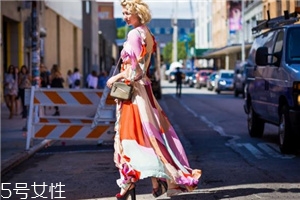 防水臺高跟鞋怎么搭配？拉長氣質(zhì)細(xì)腿