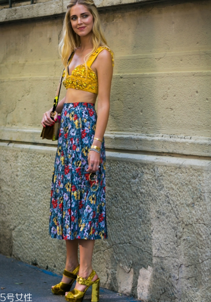 防水臺高跟鞋怎么搭配？拉長氣質(zhì)細(xì)腿