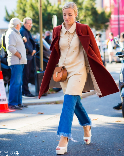 防水臺高跟鞋怎么搭配？拉長氣質(zhì)細(xì)腿